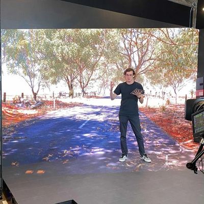 Экран приведенный рекламой нестандартной конструкции, дисплей приведенный этапом кино улицы СР